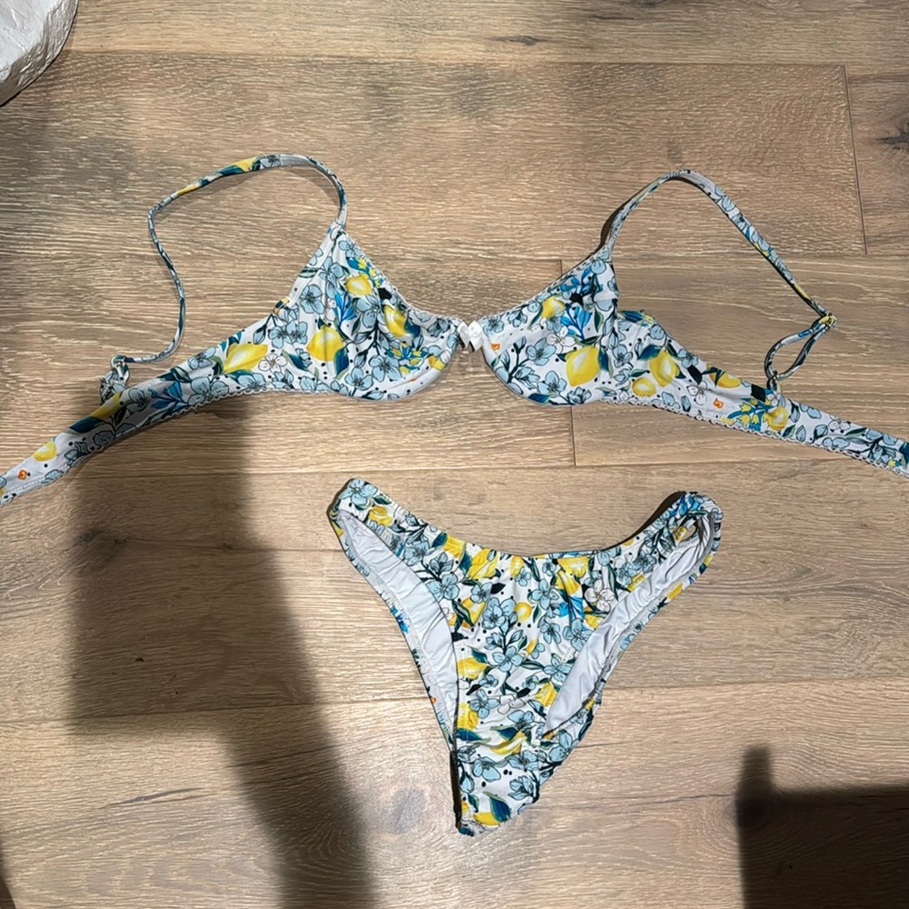 Black bough bikini